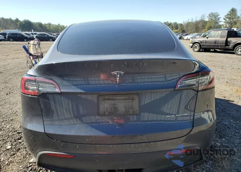 2023 Tesla Model Y z USA, uszkodzony, nr VIN 7SAYGAEE0PF706991